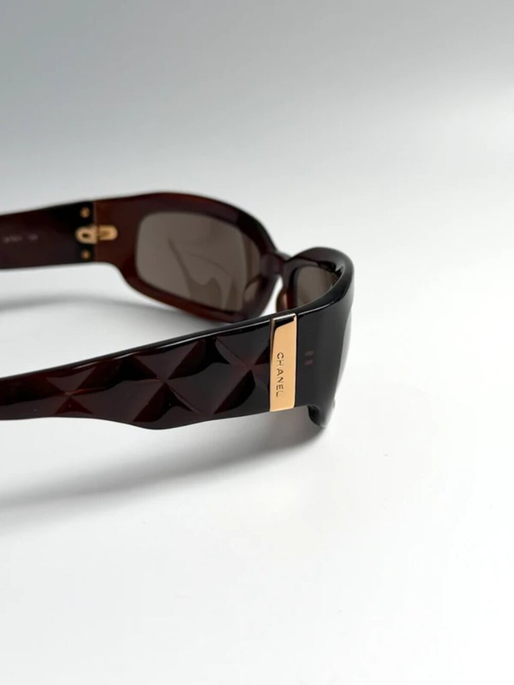 Authentic Chanel Sunglasses Wraparound Brown Quilted Gold Logo Monogram 5052 Vin - Picture 2 of 9